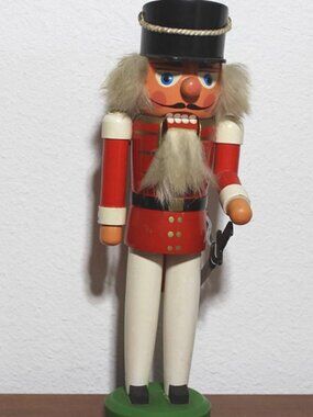 Vintage Erzgebirgischer Volkskunst Soldier Nutcracker w Sword 11" Tall Germany